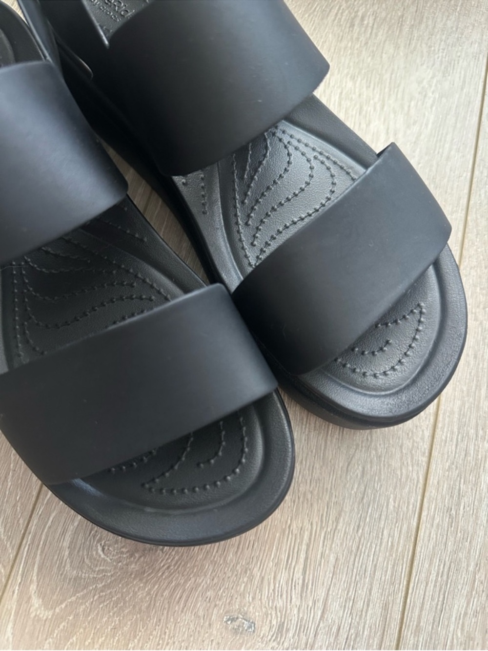 Crocs Shoes Women’s Brooklyn Low Wedge Sandal Slingback Wedge Black Sz 11 - Picture 5 of 9